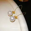 Brincos de Pérolas com Lantejoulas Douradas Europeus e Americanos Design de Nicho Feminino Gancho de Orelha Elegante Brincos Elegantes Versáteis Leve Luxo Sensação de Alto Padrão