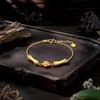 Oro de arena vietnamita incrustado con pedrería, acabado cepillado, diseño de nudo de bambú y floral, motivos de bambú de la suerte y flor de ciruelo, pulsera de estilo vintage y lujo ligero, joyería para mujer al por mayor