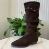 Botas largas retro estilo post-apocalíptico para mujer 2026 Otoño Nueva Llegada Merade Punta Puntiaguda Tacón Grueso Remaches Plisadas Pedrería Botas Apiladas