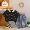 Roupa para Bebê Menino 2026 Verão Novo Estilo Roupas Infantis para Bebês Meninos Elegante Gola Lapela Manga Curta Shorts Conjunto de Duas Peças Atacado