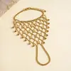 Pulsera de anillo integrado con borla geométrica hueca estilo metal europeo y americano, joyería personalizada de nicho transfronteriza de alta gama para mujer