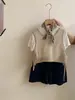 Conjunto de Tres Piezas para Niñas Estilo Coreano de Manga Corta, Chaleco Hueco de Moda Versátil, Pantalones Capris Casuales Simples de Verano, Moderno