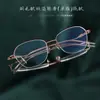 Armazón medio de titanio puro 8185 para mujer estilo ojo de gato ultraligero titanio pluma retro estilo de negocios Shenzhen galvanizado fabricante de gafas Danyang