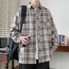 Nova Camisa Masculina de Xadrez de Manga Longa Outono 2026, Moda Tendência com Design Único de Etiqueta Colorida, Camisa Casual para Homens
