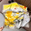 Bufanda Cuadrada de Mujer Estilo Nuevo 70 con Elegante Estampado Floral, Bufanda de Seda Chifón Satén, Bufanda Decorativa Artística de Alta Gama