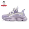 Sapatos Infantis Bobodou Tênis Esportivo com Fivela Giratória para Meninos Cor da Lua Primavera e Outono Novos Tênis de Corrida Infantis Respiráveis Sapatos para Meninos