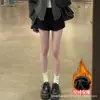 Shorts sexys negros para mujer, nuevo estilo otoño 2026, alta gama, pantalones capri acampanados estilizados para petite, shorts ajustados para usar como prenda exterior