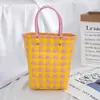 Bolsa Tejida Nueva de Fábrica Bolsa Cuadrada Pequeña Bolsa de Cesta de Plástico para Verduras Color Cesta Pequeña Coincidencia de Foto Bolsa de Playa Bolsa de Mujer