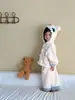 Pijama Infantil Outono e Inverno para Meninos e Meninas, Conjunto Espesso de Flanela Coral, Novo Modelo 2026, Roupa de Casa Cartoon para Bebê