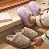 Pantuflas de algodón para hombres y mujeres, adecuadas para usar en interiores y exteriores en otoño e invierno, con una suela gruesa y antideslizante, una sensación afelpada, cálida y cómoda, y diseñadas para parejas