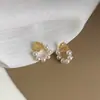 Aretes de Perla Rosa Hueca Franceses para Mujer Pendientes de Flor Dulce de Gama Alta Temperamento Suave Pendiente Sencillo Venta al por Mayor