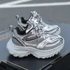 Novedades Primavera 2026 Zapatos Deportivos Transpirables de Malla para Niños Papá Niñas Zapatos Casuales Plateado Negro Rosa Niños Modernos