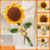 Un ramo de girasoles tejido a mano como regalo ceremonial para los exámenes de ingreso a la preparatoria y la universidad, adecuado para chicos y chicas de 18 años