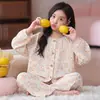 Los pijamas populares de este año para niñas son de algodón nube para primavera y otoño, de manga larga, dos piezas, para casa, para niñas pequeñas.