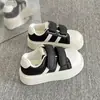 Mocasines de Suela Gruesa con Velcro Estilo Coreano Nicho para Mujer 2026 Nuevos Zapatillas Versátiles de Suela Gruesa Zapatos Blancos