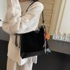 Otoño e Invierno Superficie de Gamuza 2025 Nuevo Bolso de Mujer Estilo Popular Caliente Bolso Cruzado Versátil Bolso de Cubo de Hombro Axila a la Moda