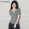 Camiseta de Punto de Manga Corta con Cuello Semiabierto Estilo Coreano para Mujer, Nuevo Top Elegante Bordado de Ajuste Delgado para Verano