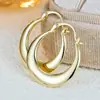 Pendientes de aro estilo minimalista transfronterizos con diseño redondo geométrico brillante chapado en oro, que ofrecen una sensación de lujo ligero y alta gama, adecuados para el uso diario.