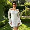Nuevo Vestido Corto Elegante y Exquisito de Encaje Off-Shoulder Delgado Ajustado Otoño/Invierno 2026 Europeo y Americano