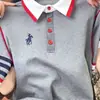 Camiseta Bordada de Manga Corta con Botones y Solapa Talla Grande para Mujer Primavera y Verano 2025 Nuevo Top de Moda Holgado que Adelgaza y Cubre la Piel para Mujer