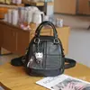 Bolsa de hombro cruzada de verano nuevo modelo de piel de oveja negra original hecha a mano estilo universitario retro simple casual mochila