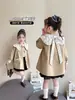 Gabardina para Niñas 2026 Otoño Nueva Moda Estilo Coreano Holgada Cuello de Encaje Abrigo de Longitud Media para Niños