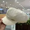 Nuevo Sombrero Octogonal de Estilo Coreano Elegante con Etiqueta Pequeña de Letras para Mujer, Versátil para Viajes al Aire Libre, que Favorece el Rostro, Gorra de Periódico