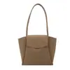 Bolsa Tote Tendência Primavera 2026 Nova Grande Capacidade Ombro Único Feminina para Trabalhadoras, Simples e Leve