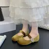 Sapatos Mary Jane Femininos, estilo novo, com enfeites de strass, tira, salto grosso, tira única, camurça, aumento interno de altura, bico quadrado, estilo francês 2026