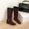 Novos estilos de outono e inverno: Aumento de 5cm na altura interna, design de fivela moderno estilo coreano, botas versáteis de cano médio, botas emagrecedoras para mulheres