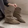 Botas Acampanadas Arrugadas de Tacón Interno para Mujer 2026 Nuevas Botas Vaqueras de Otoño Retro Versátiles de Punta Fina Botas Cortas Adelgazantes Calzado para Mujer