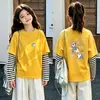 Camiseta de manga larga tipo dos piezas de imitación para niños, colección otoño 2026, para niñas, 100% algodón, cuello redondo, corte holgado, diseño lindo de caricatura, top básico