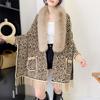 Gola de pele de comércio exterior de inverno quente estampa de leopardo xale manga comprida borla manto de malha bolso feminino engrossado xale poncho