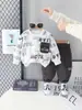 Conjunto de otoño para niños transfronterizo 2026 nuevo elegante sudadera con bolsillo de letras para bebé y niño pequeño conjunto de dos piezas para primavera y otoño