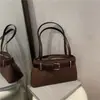 Estilo Casual Europeu e Americano Retrô Grande Capacidade Decoração de Cinto Personalizada 2025 Nova Estética Retrô Bolsa de Ombro Única de Axila