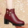 Botas Curtas de Salto Alto Femininas Dropshipping, Botas Curtas de Salto Grosso para Mães, Sapatos de Couro Femininos, Sapatos de Algodão Aveludado de Outono e Inverno para Pessoas de Meia-Idade e Idosas