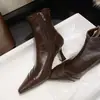 Sapatos Coreanos Elegantes de Bico Fino, Botas Curtas Elásticas Femininas de Salto Alto Stiletto 7cm, Novas Botas Slim Cor Marrom Maillard