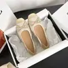 Moda de Nicho Desgastada con Falda Ropa Exterior Antideslizante Elegante Estilo Británico 2026 Zapatos Planos Mujer Retro Francés Mocasines Planos