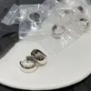 Brincos Abertos Estilo Retro Francês Distintivo 2025 Novo Estilo Simples Elegante Metal Esmaltado Brincos C para Mulheres