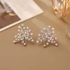 Pendientes Exquisitos y de Moda de Circonita y Perla con un Radiante Diseño de Fuegos Artificiales, Joyería de Gama Alta y Romántica como de Hada