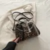 Bolsa Exquisita de Concha Otoño 2025 Bolso de Mujer Moda para Viajes Cotidianos Más Fácil de Combinar Bolso Tote Pequeño de Hombro Cruzado de Mano