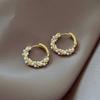 Pendientes de Perla Redonda Estilo Lujo Ligero para Mujer, Estilo Minimalista de Moda, Brazaletes de Oreja Únicos, Diseño de Nicho, Exquisita Joyería para Orejas