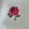 Arreglo floral artificial de cascada de rosas, pared de cascada, lugar popular para fotos, pared de fondo con decoración de flores de rosa, pared de flores de centro comercial