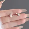 Brincos de lua crescente doces estilo balé para mulheres, design simples vazado, brincos pequenos, delicados, elegantes, brincos gentis e modernos estilo ins