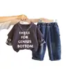 Conjunto de Dos Piezas para Niños de Primavera y Otoño: Sudadera y Jeans con Parches de Cuadros y Estampado de Letras, Corte Holgado, Ropa Infantil Elegante