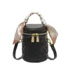Moda Verão Lenço de Seda Tecido Bolsa de Mão Pequena Bolsa Balde Tendência Casual Transversal de Ombro para Mulheres Este Ano