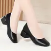 Sapatilhas estilosas de bico quadrado, salto grosso e boca rasa para mulheres, com sola macia, perfeitas para uso profissional e no trajeto diário, confortáveis para uso o dia todo e sapatos de couro versáteis para mulheres