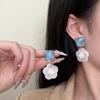Pendientes de rosa blanca dulce y fresca, de nicho, con un diseño creativo de alto nivel, pendientes de moda versátiles y modernos.