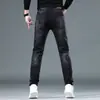 Jeans negros de alta gama italianos para hombre, nuevo estilo primavera-verano 2026, marca de moda estampada, pantalones casuales ajustados elásticos