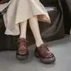 Jiezhou 2026 Otoño Nuevo Modelo Piel de Vaca Capa Superior Punta Redonda Suela Gruesa Cierre Frontal con Cordones Zapatos de Una Sola Pieza Estilo Retro Versátiles para Viajes Diarios Zapatos de Mujer